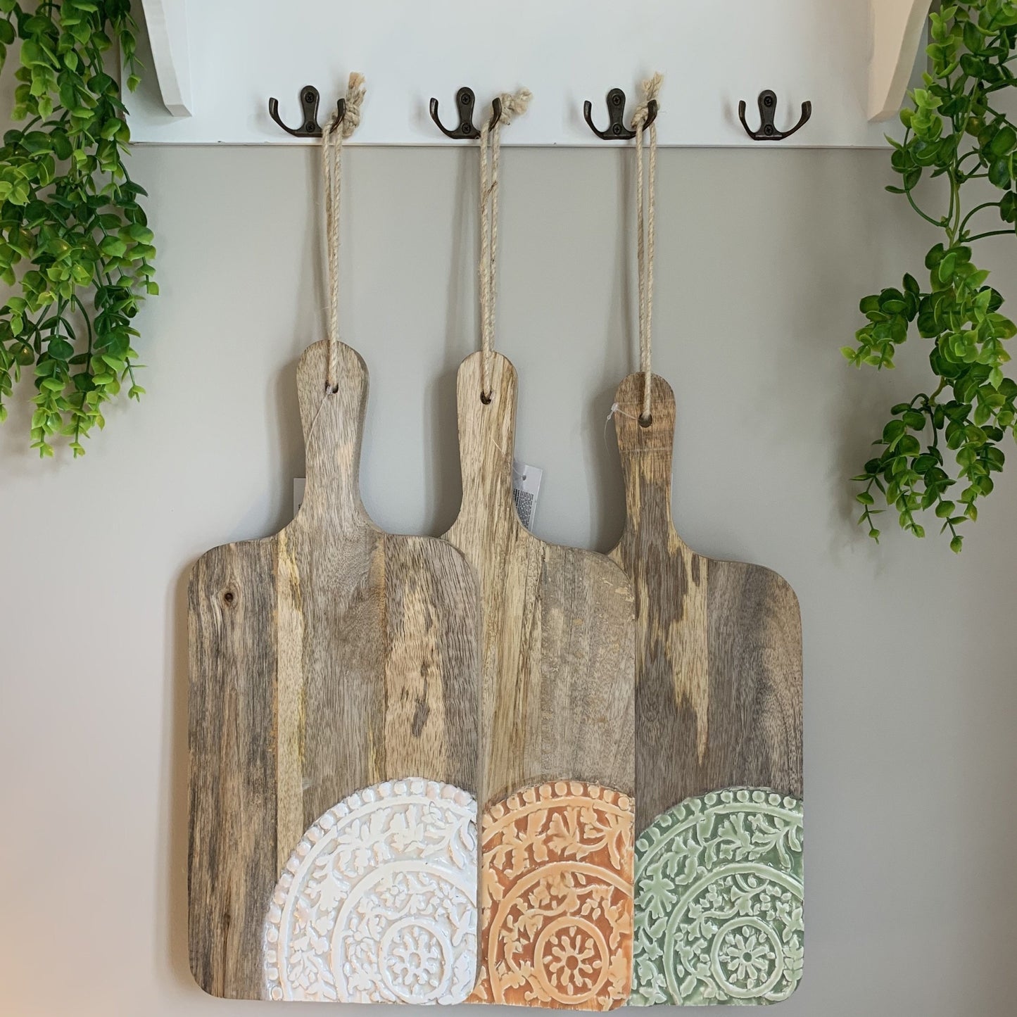 Wooden serving board / worktop saver with enamelled carving