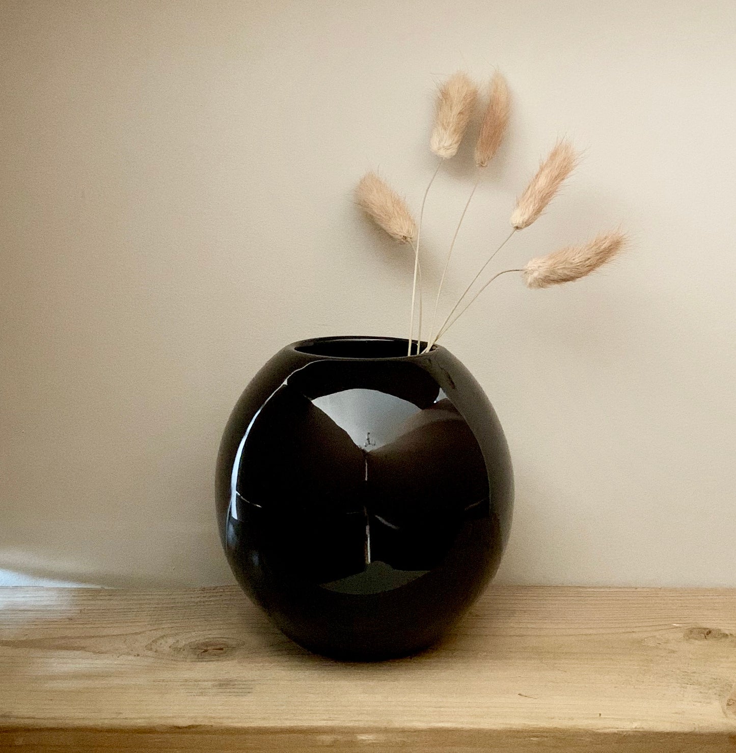 Black gloss ball vase